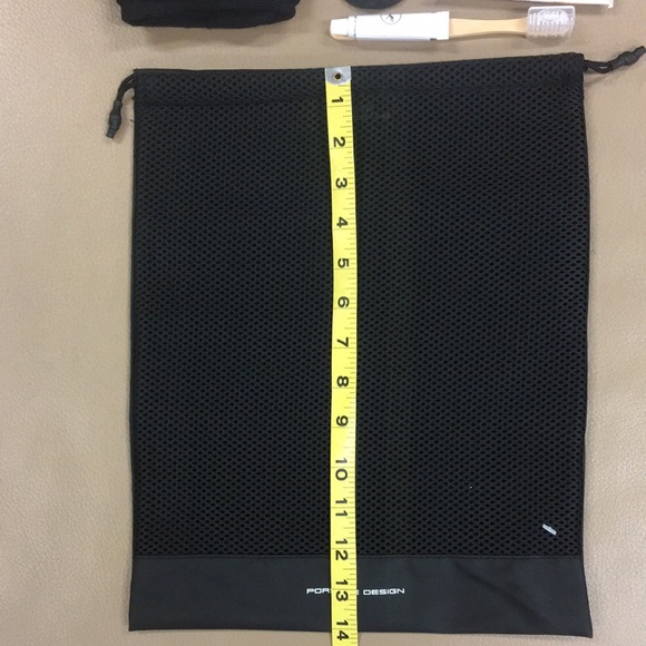 Lufthansa Toiletry Bag - Picture 3 of 10